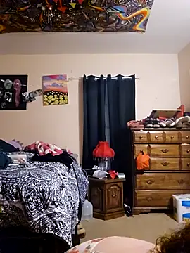 Snapshot of nuttiebuddy1 chatting on 11/08/25, 04:12 nuttiebuddy1 online show from 11/08/25, 04:12