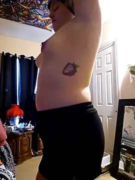 Snapshot of nuttiebuddy1 chatting on 12/05/25, 08:05 nuttiebuddy1 online show from 12/05/25, 08:05