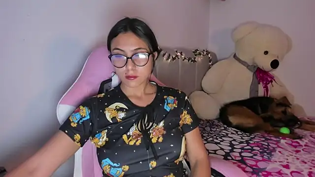 Snapshot of Sarahcutexoxox chatting on 04/19/26, 04:12 Sarahcutexoxox online show from 04/19/26, 04:12