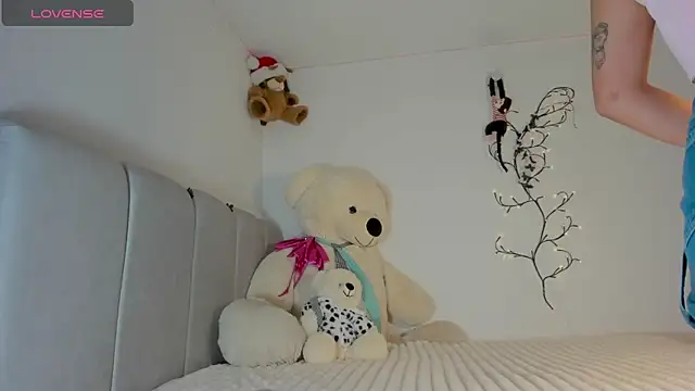 Snapshot of Sarahcutexoxox chatting on 05/23/26, 10:03 Sarahcutexoxox online show from 05/23/26, 10:03