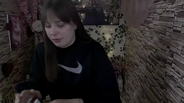 Amanda Bright  online show from 10/22/25, 06:35