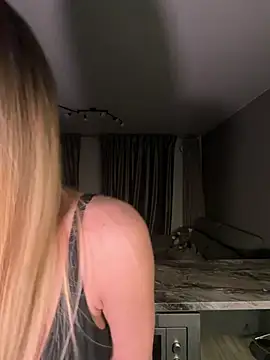 Snapshot of Elizebeth_Parker chatting on 03/29/26, 09:04 Elizebeth Parker online show from 03/29/26, 09:04