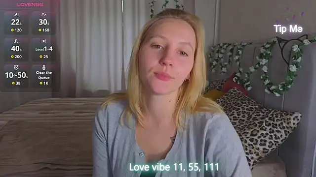 Snapshot of Anna_Chelsea chatting on 05/13/26, 01:03 Anna Chelsea online show from 05/13/26, 01:03
