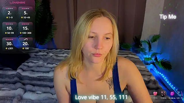 Snapshot of Anna_Chelsea chatting on 05/18/26, 01:02 Anna Chelsea online show from 05/18/26, 01:02