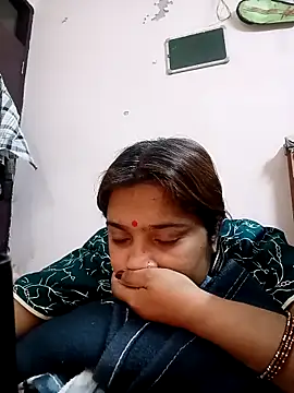 Snapshot of Trisha_71 chatting on 03/13/26, 04:35 Trisha 71 online show from 03/13/26, 04:35