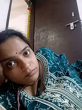 Snapshot of Trisha_71 chatting on 04/16/26, 11:33 Trisha 71 online show from 04/16/26, 11:33