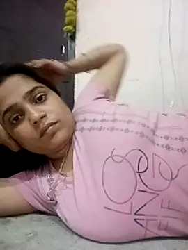 Snapshot of Trisha_71 chatting on 04/17/26, 03:04 Trisha 71 online show from 04/17/26, 03:04