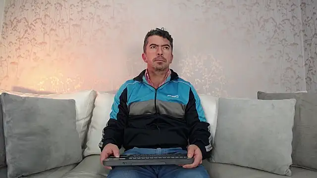 JuanKFit 45 online show from 11/11/25, 01:33