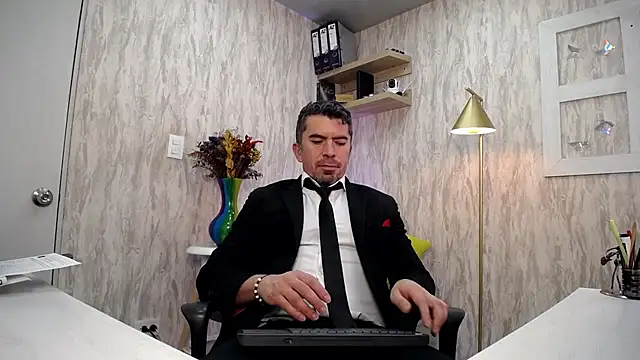 Snapshot of JuanKFit_45 chatting on 02/12/26, 03:12 JuanKFit 45 online show from 02/12/26, 03:12