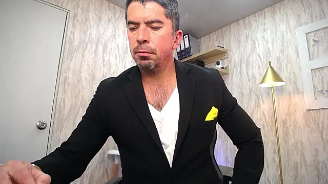 Snapshot of JuanKFit_45 chatting on 02/14/26, 03:25 JuanKFit 45 online show from 02/14/26, 03:25