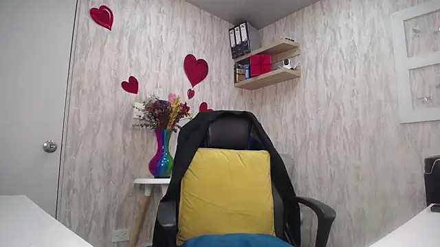 Snapshot of JuanKFit_45 chatting on 02/18/26, 03:24 JuanKFit 45 online show from 02/18/26, 03:24