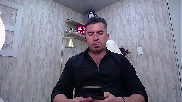 Snapshot of JuanKFit_45 chatting on 03/09/26, 03:32 JuanKFit 45 online show from 03/09/26, 03:32