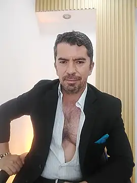 Snapshot of JuanKFit_45 chatting on 04/15/26, 03:52 JuanKFit 45 online show from 04/15/26, 03:52