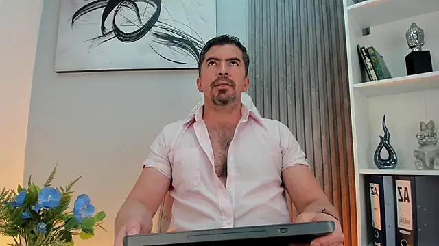 Snapshot of JuanKFit_45 chatting on 05/27/26, 03:14 JuanKFit 45 online show from 05/27/26, 03:14