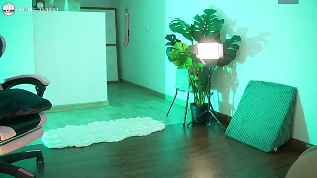 Snapshot of AnnieCouperr chatting on 03/17/26, 07:50 AnnieCouperr online show from 03/17/26, 07:50