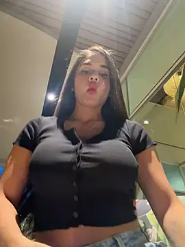 Snapshot of BellaLeclair chatting on 04/13/26, 11:32 BellaLeclair online show from 04/13/26, 11:32