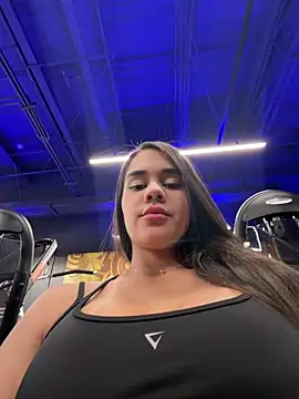 Snapshot of BellaLeclair chatting on 04/17/26, 10:13 BellaLeclair online show from 04/17/26, 10:13