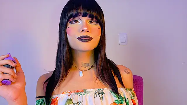 NATASHAA WINZ online show from 11/26/25, 06:14