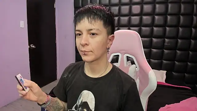  Hannah Hot online show from 11/19/25, 01:55