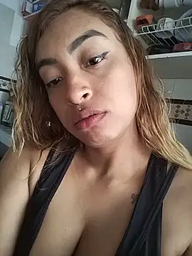 Snapshot of shanell_saenz chatting on 06/14/26, 08:11 shanell saenz online show from 06/14/26, 08:11
