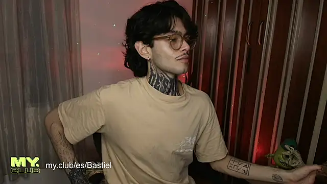 Snapshot of Mihail_leroy chatting on 04/10/26, 01:22 Mihail leroy online show from 04/10/26, 01:22