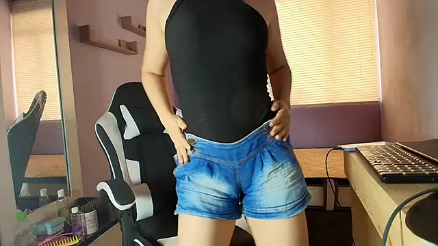 luna desiree online show from 10/13/25, 01:44