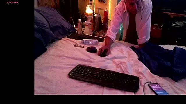 Pussyeat2please online show from 02/15/26, 05:48