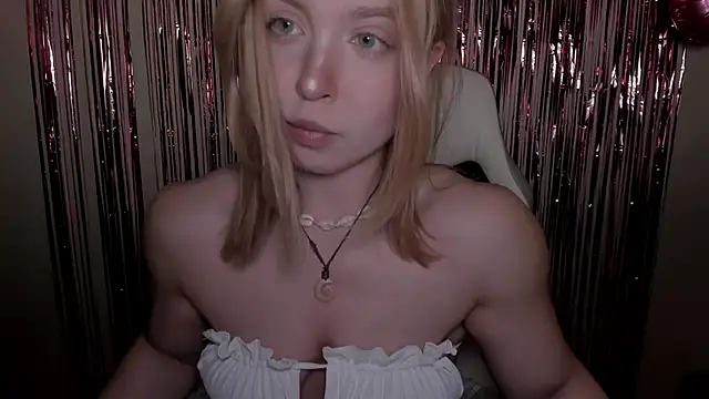 Snapshot of VanillaLivitski chatting on 09/08/25, 03:55 VanillaLivitski online show from 09/08/25, 03:55