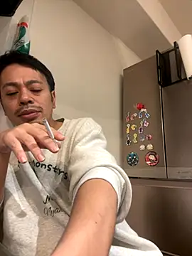 Snapshot of muut1215 chatting on 11/18/25, 06:12 muut1215 online show from 11/18/25, 06:12