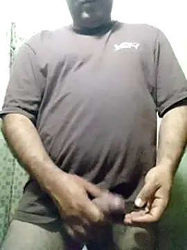 Snapshot of CurableMow chatting on 10/24/25, 06:04 CurableMow online show from 10/24/25, 06:04