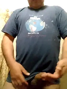 Snapshot of CurableMow chatting on 10/27/25, 03:16 CurableMow online show from 10/27/25, 03:16