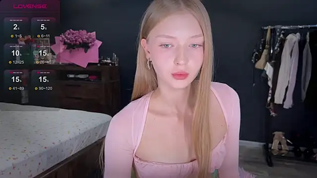 Snapshot of holylisssa chatting on 10/05/25, 04:38 holylisssa online show from 10/05/25, 04:38