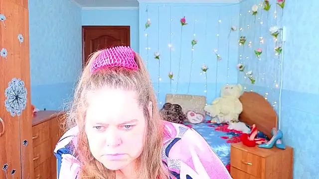 Audrey Aura online show from 10/21/25, 10:27