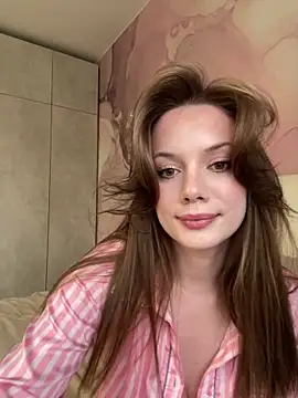 Rosie Holmes  online show from 10/04/25, 12:47