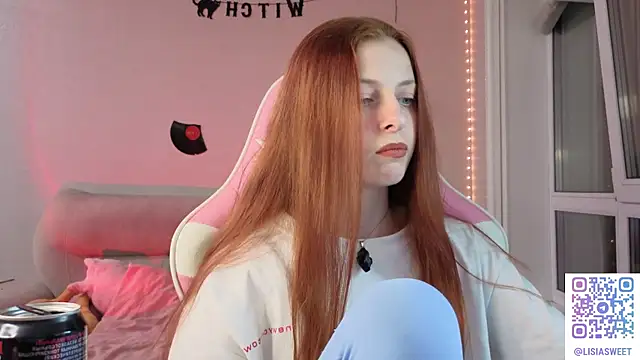 Snapshot of Lika_Emmir chatting on 11/19/25, 01:00 Lika Emmir online show from 11/19/25, 01:00