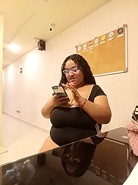 Snapshot of KITY_HILL chatting on 03/02/26, 05:08 KITY HILL online show from 03/02/26, 05:08