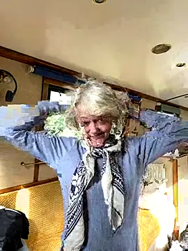 Snapshot of ladyboatlady chatting on 09/11/25, 09:53 ladyboatlady online show from 09/11/25, 09:53