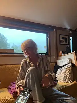 Snapshot of ladyboatlady chatting on 09/15/25, 06:19 ladyboatlady online show from 09/15/25, 06:19