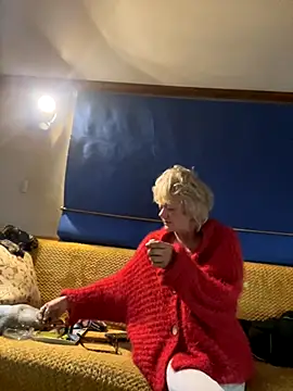 Snapshot of ladyboatlady chatting on 09/24/25, 06:17 ladyboatlady online show from 09/24/25, 06:17