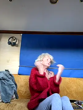 Snapshot of ladyboatlady chatting on 09/26/25, 07:01 ladyboatlady online show from 09/26/25, 07:01