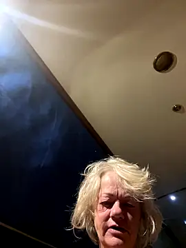 Snapshot of ladyboatlady chatting on 09/28/25, 04:51 ladyboatlady online show from 09/28/25, 04:51