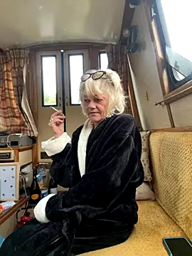 Snapshot of ladyboatlady chatting on 10/05/25, 06:45 ladyboatlady online show from 10/05/25, 06:45