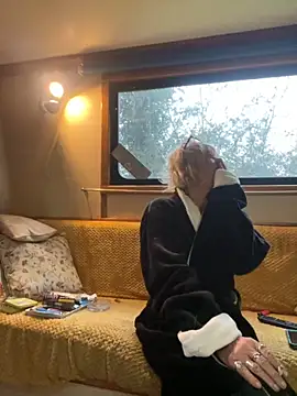 Snapshot of ladyboatlady chatting on 10/08/25, 06:33 ladyboatlady online show from 10/08/25, 06:33