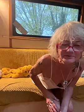 Snapshot of ladyboatlady chatting on 10/14/25, 06:36 ladyboatlady online show from 10/14/25, 06:36