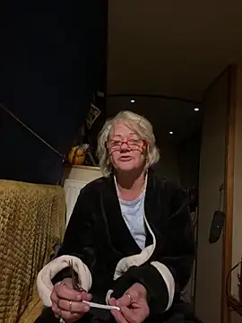 Snapshot of ladyboatlady chatting on 10/16/25, 04:57 ladyboatlady online show from 10/16/25, 04:57