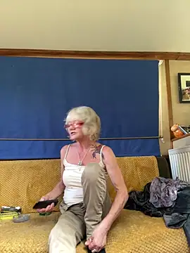 Snapshot of ladyboatlady chatting on 10/20/25, 12:16 ladyboatlady online show from 10/20/25, 12:16