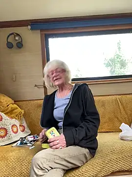 Snapshot of ladyboatlady chatting on 10/22/25, 12:05 ladyboatlady online show from 10/22/25, 12:05