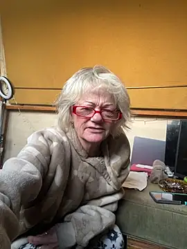 Snapshot of ladyboatlady chatting on 03/04/26, 07:14 ladyboatlady online show from 03/04/26, 07:14