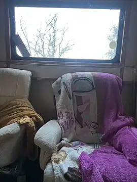 Snapshot of ladyboatlady chatting on 03/11/26, 06:52 ladyboatlady online show from 03/11/26, 06:52