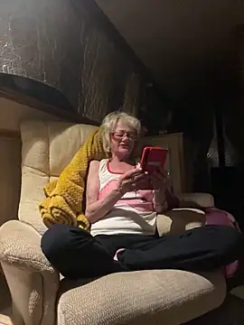 Snapshot of ladyboatlady chatting on 03/31/26, 07:58 ladyboatlady online show from 03/31/26, 07:58